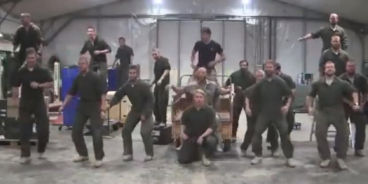 VIDEO Švédski vojaci v Afganistane tancujú na hudbu z pomády!
