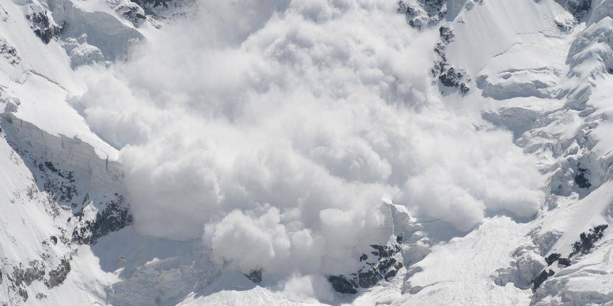 Lavína zabila v Alpách dvoch dánskych lyžiarov - bratov