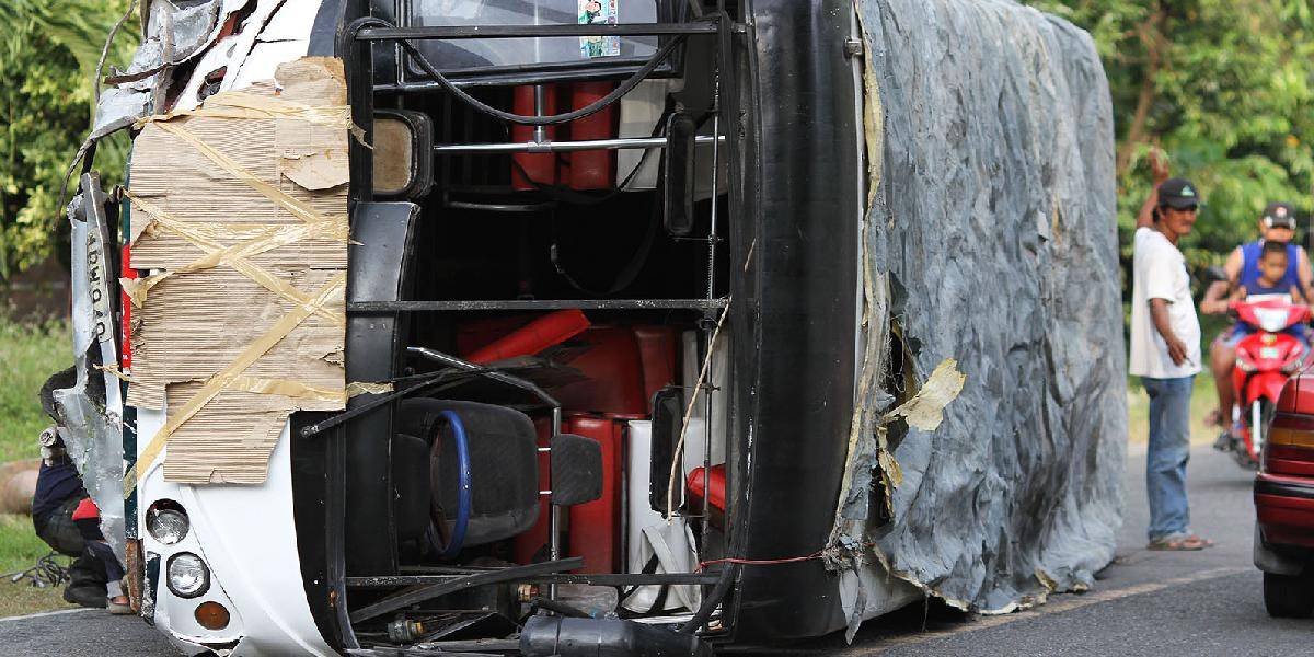 Tragická nehoda v Indii: Autobus sa zrazil s cisternou, zahynulo osem ľudí!