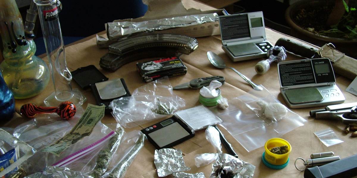 Polícia chytila drogových dílerov priamo pri čine: Vyrábali pervitín!