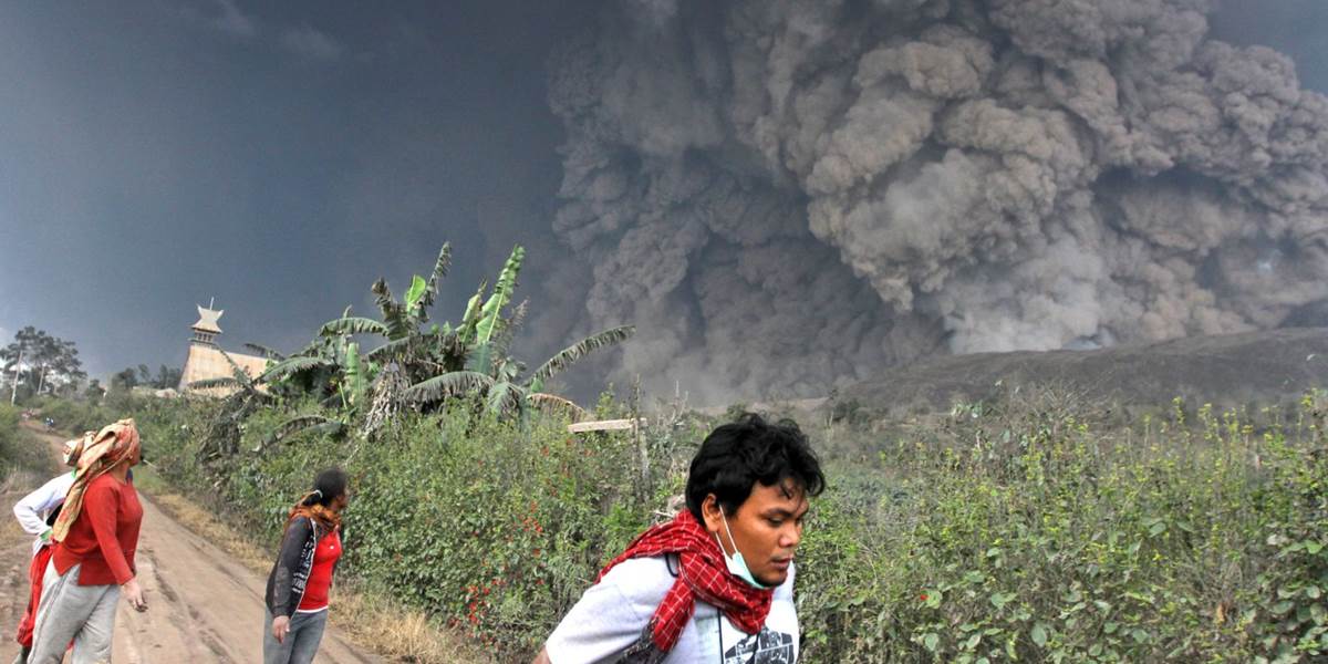 Výbuch sopky na Sumatre zabil najmenej 11 ľudí