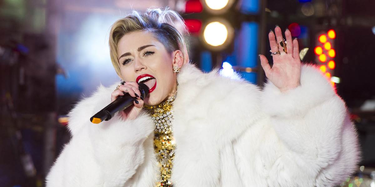 K domu Miley Cyrus prišla polícia: Zjavne išlo o falošný poplach