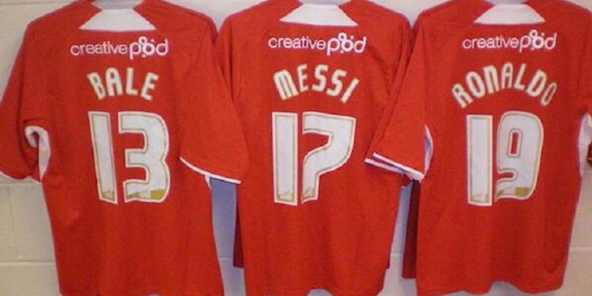 Treťoligový anglický tím oznámil prestup tisícročia: Príchod Balea, Ronalda a Messiho