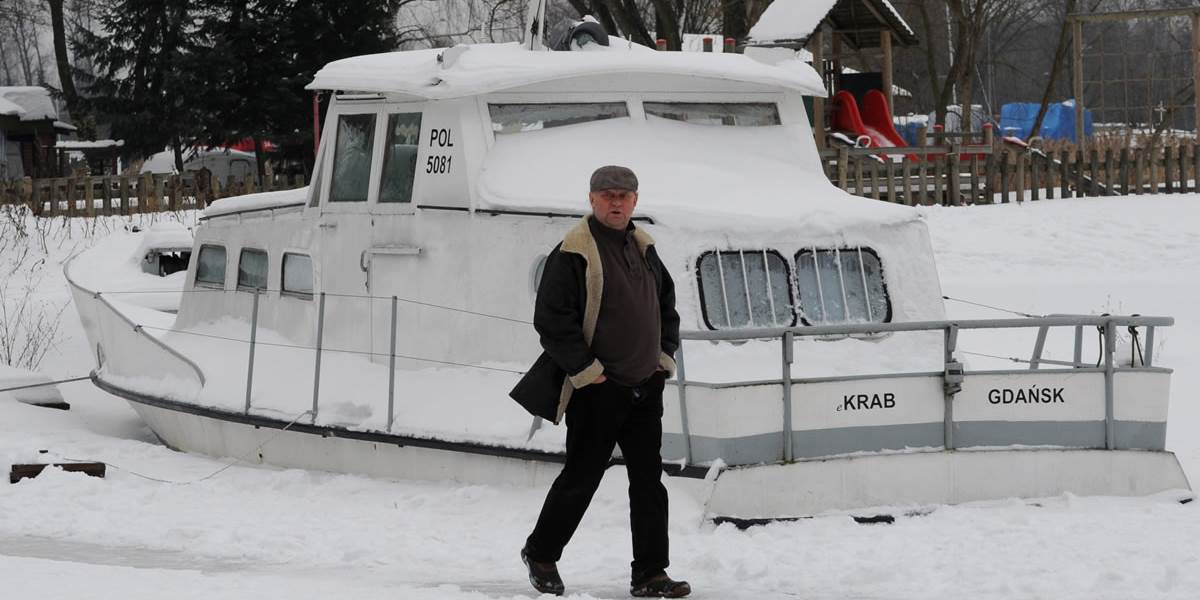 Sneženie v Poľsku odrezalo 20 obcí od sveta, Lotyši mrznú