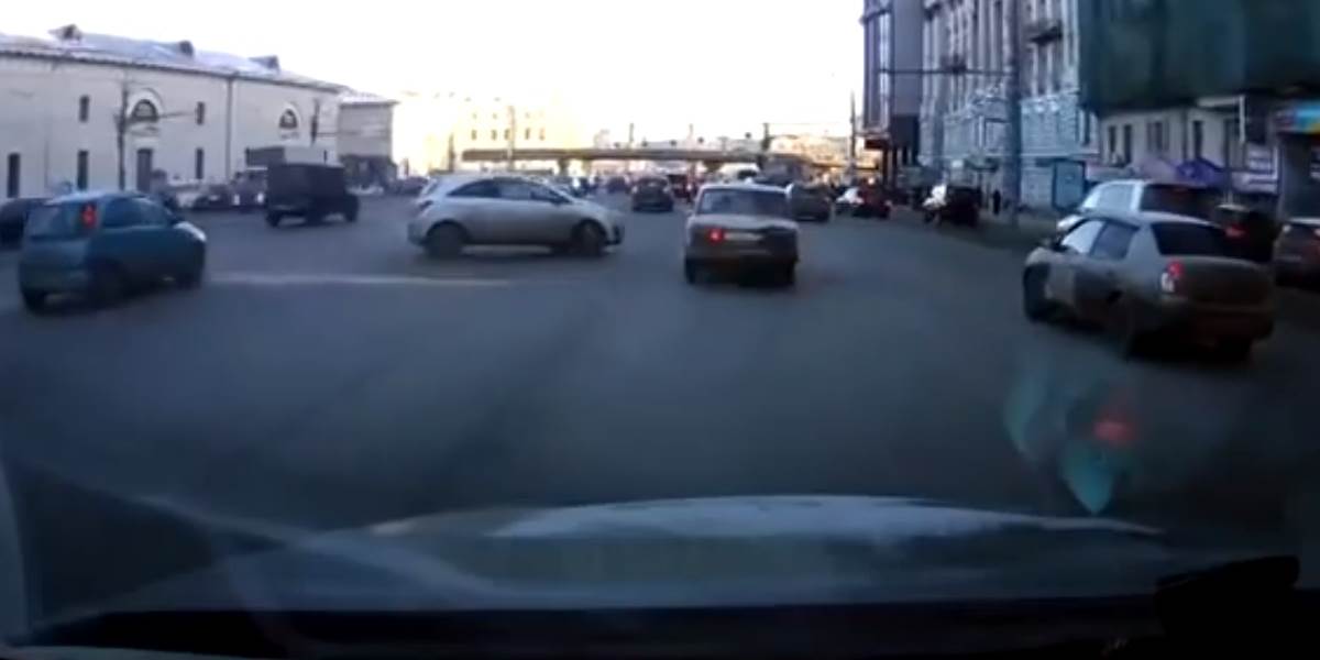 Neuveriteľné VIDEO: Takto sa parkuje v Rusku!