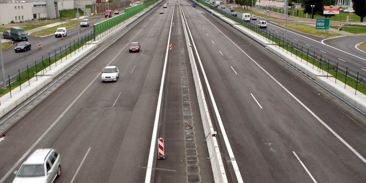 Slovenský vodič sa rútil po diaľnici rýchlosťou 213 km/h