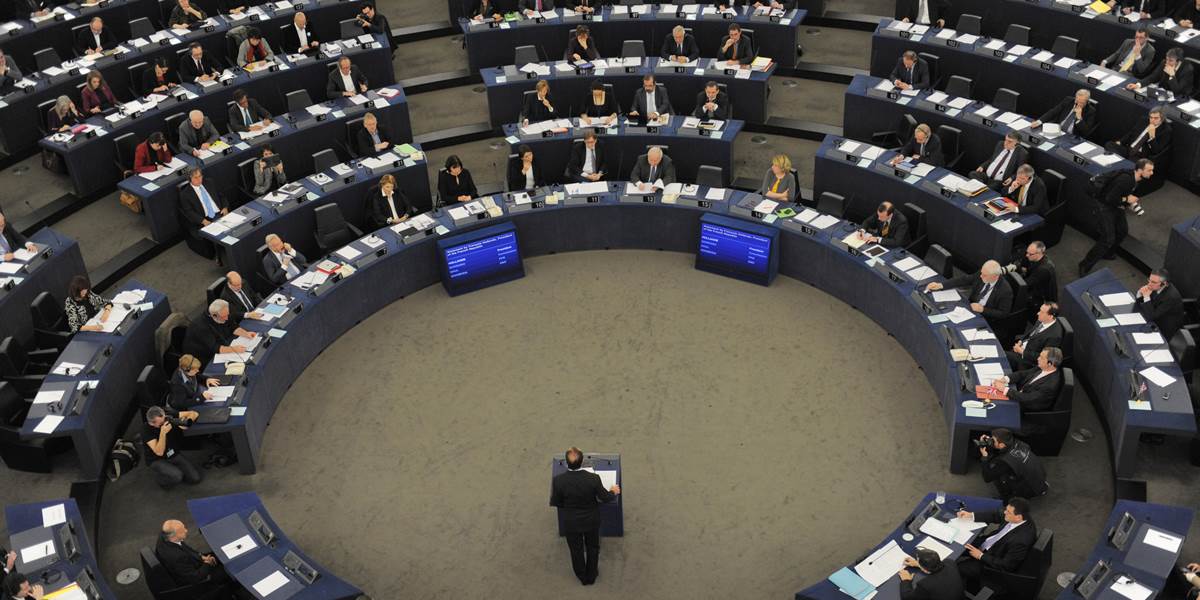 Poslanci EP presadili menej byrokracie pri overovaní a uznávaní dokumentov v EÚ