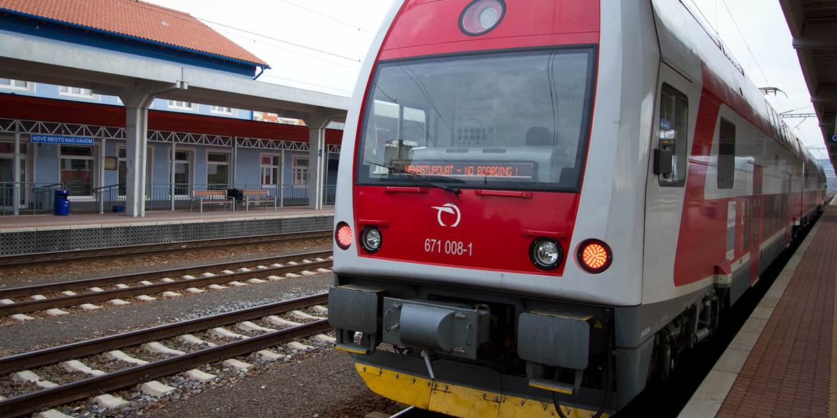 Na trati medzi Bratislavou a Košicami nejazdia vlaky, pre strhnuté trolejové vedenie