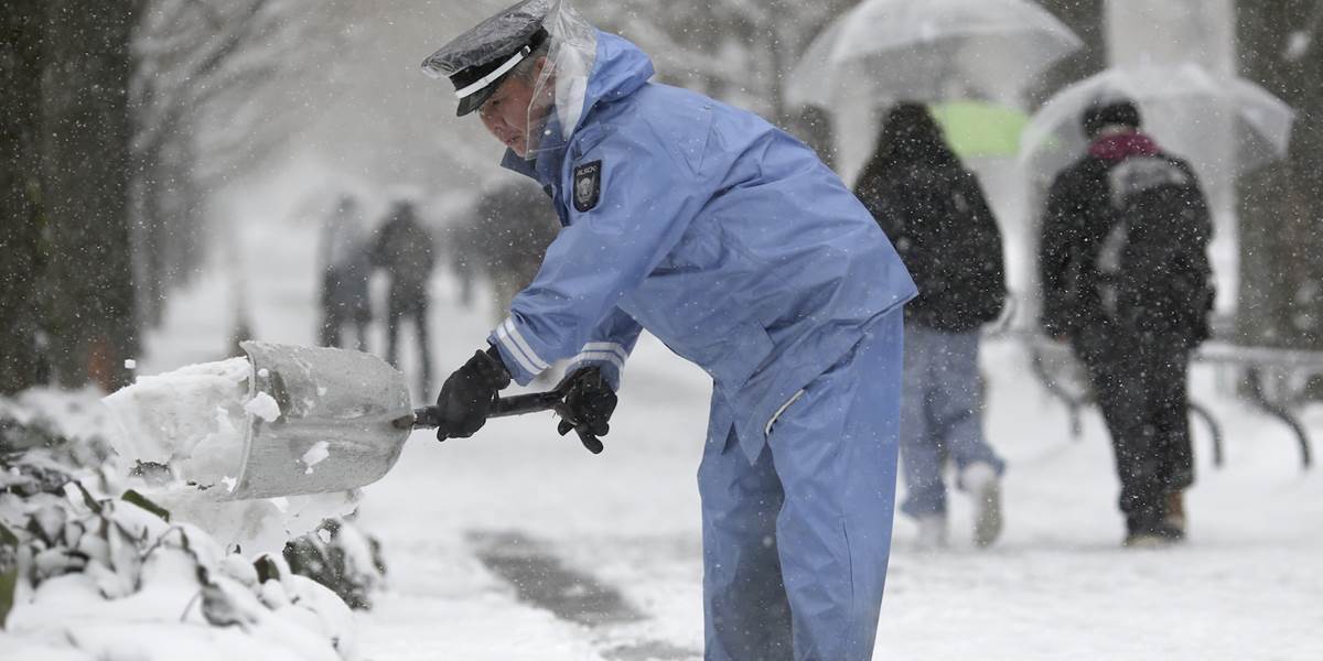 Snehová kalamita v Japonsku: Silné sneženie komplikuje leteckú i cestnú dopravu!