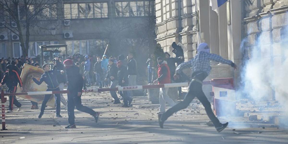 Protesty v Bosne pokračujú, sú však pokojné