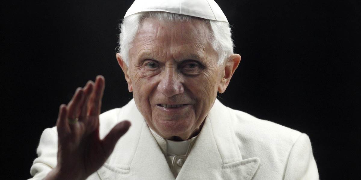Benedikt XVI. po roku neľutuje svoje odstúpenie
