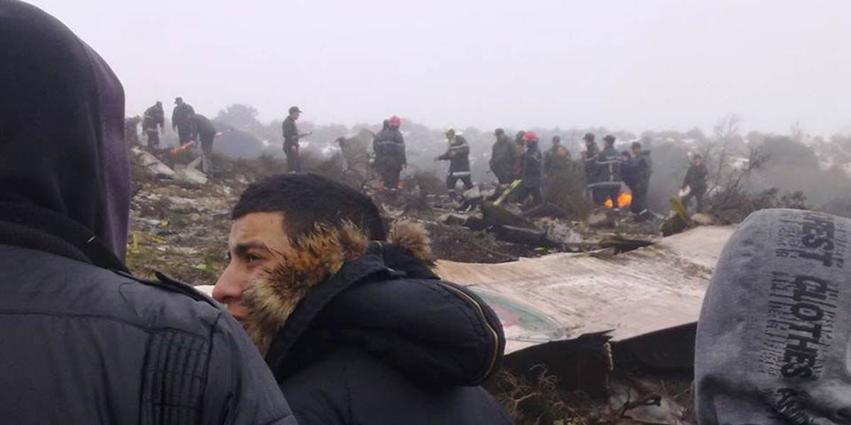 Po nehode vojenského lietadla v Alžírsku našli živú osobu!