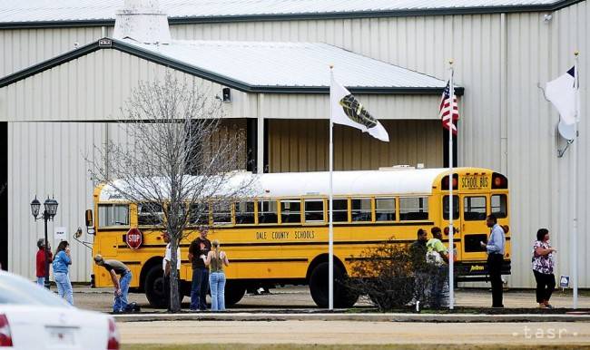 Dráma v USA: Muž zastrelil vodiča školského autobusu a uniesol dieťa