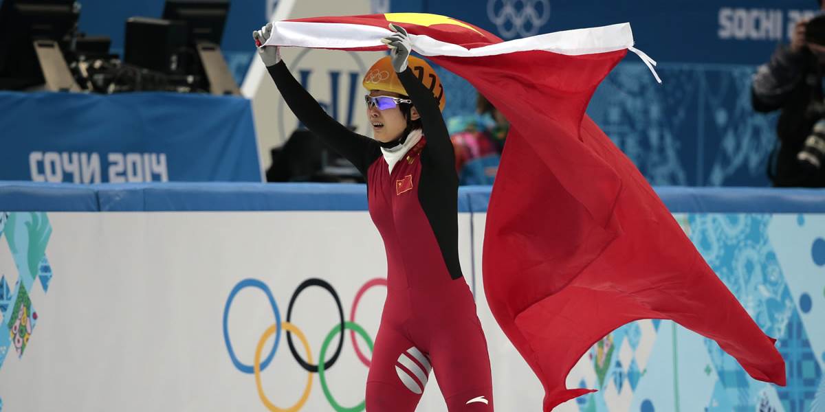 Zlato na 500 m žien v rýchlokorčuľovaní pre Li Ťien-žou