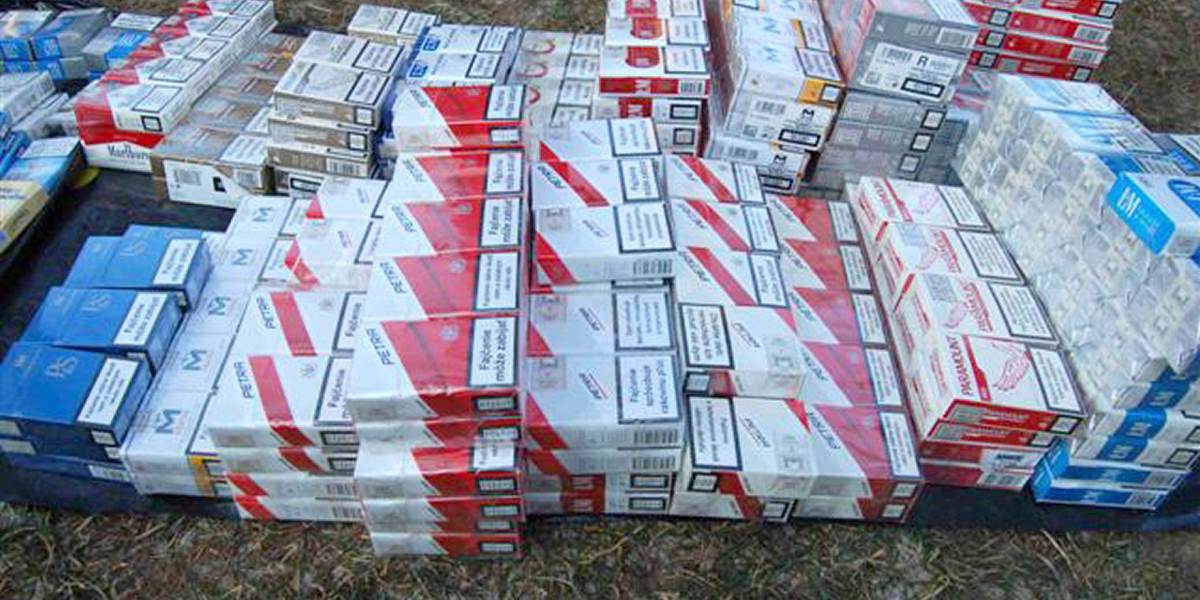Colníci zadržali poľský kamión: Našli v ňom 12 miliónov kusov cigariet