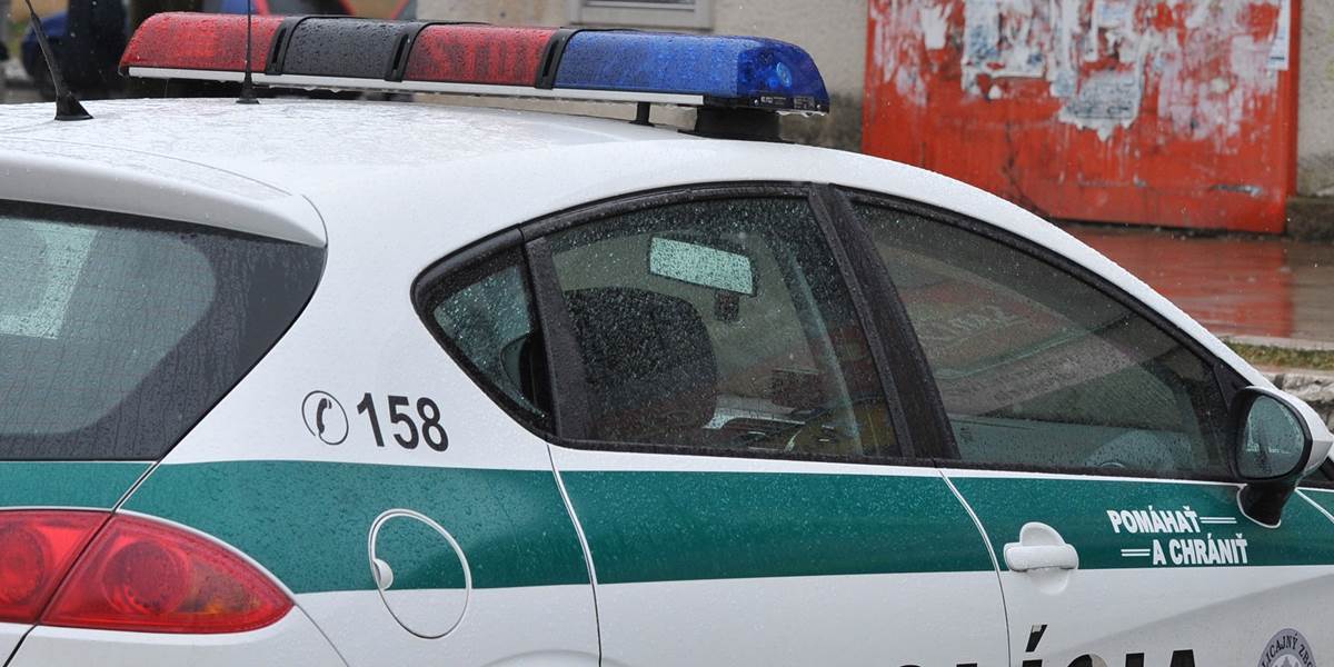 Policajné auto sa v Petržalke zrazilo s osobným autom