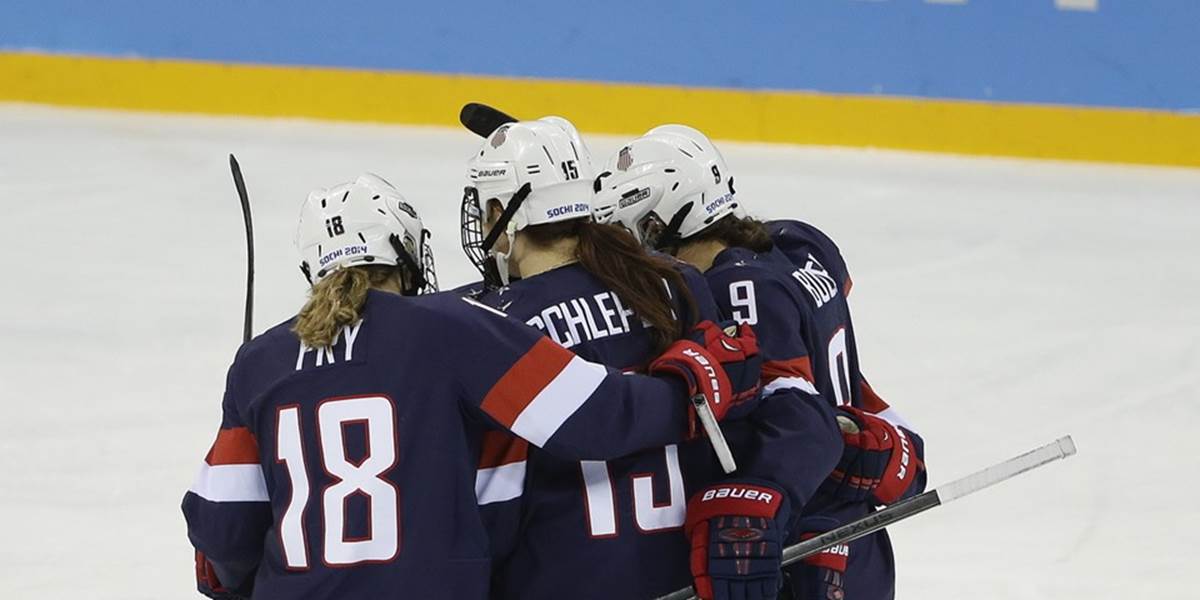 Prvými finalistkami hokejistky USA, zvíťazili nad Švédkami