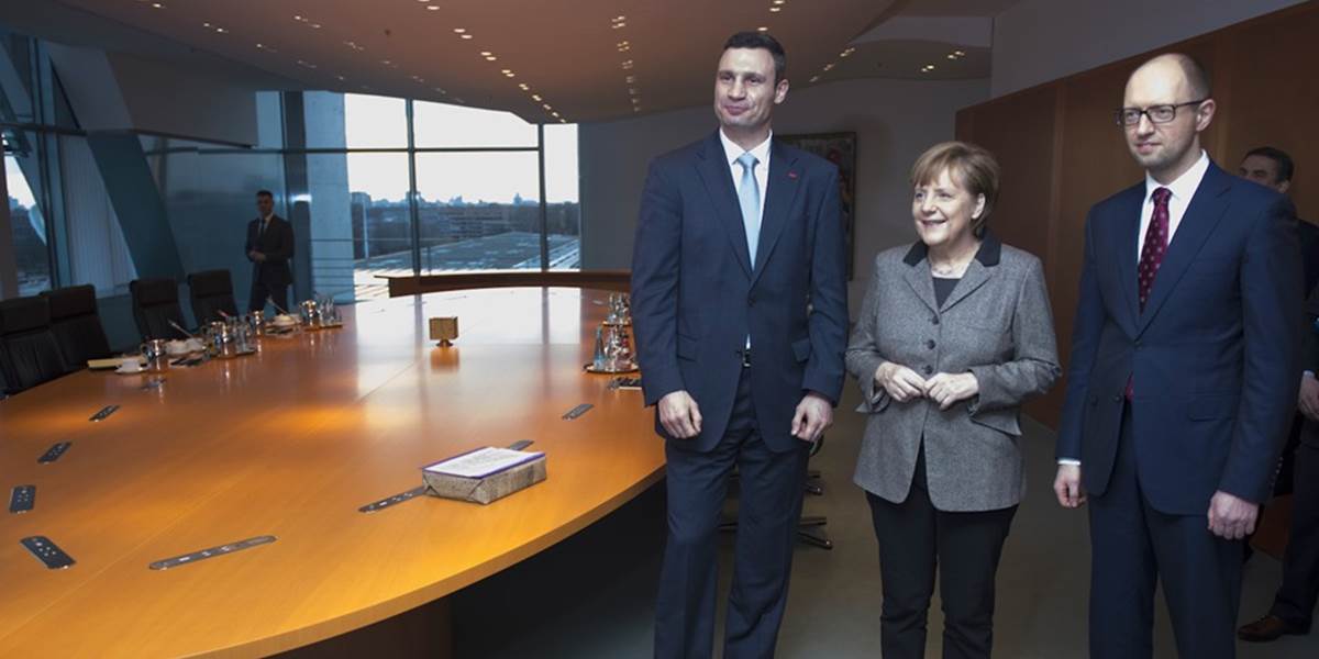 Merkelová sa stretla s Kličkom a Jaceňukom: Rokovali za zatvorenými dverami