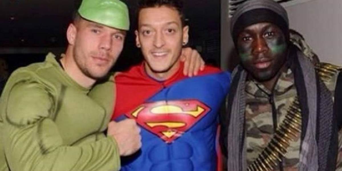 Mesut Özil varuje Bayern Mníchov: Superhrdinovia Arsenalu si idú po vás!
