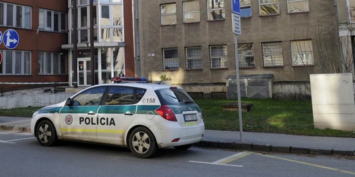 Škandál: Bratislavskí policajti našli minikamery, ktoré ich mali sledovať!