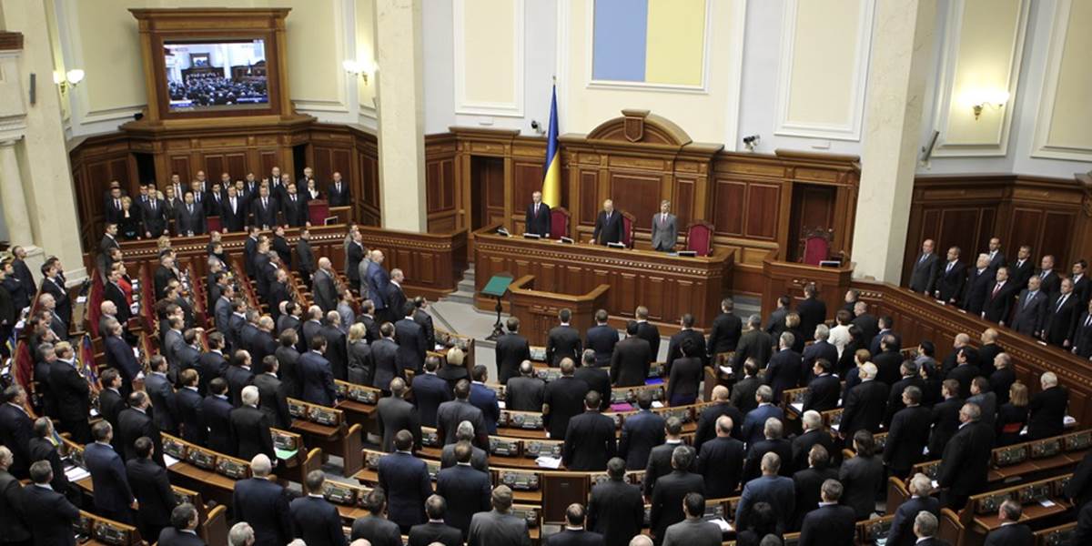 Ukrajinský parlament prijal rezolúciu o zákaze použitia zbraní voči demonštrantom