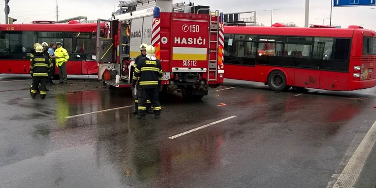Škody po nehode autobusu a hasičského auta sú viac než 130 tisíc eur