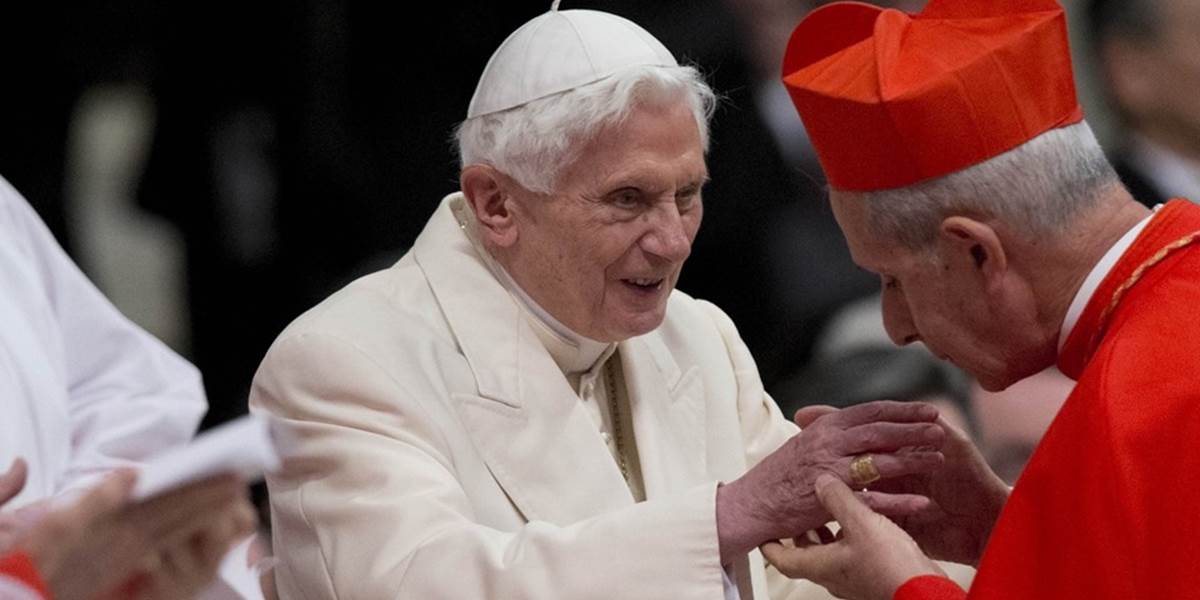 Benedikt XVI. poprel špekulácie o neplatnosti svojho odstúpenia