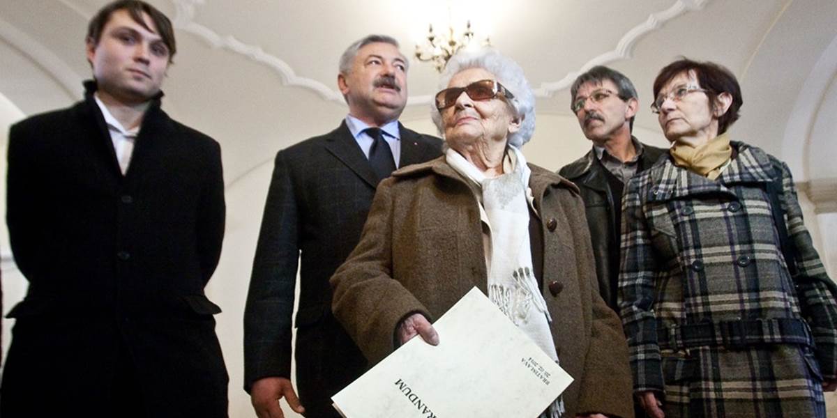 Ľudia, ktorí stratili občianstvo SR,dali Ficovi memorandum