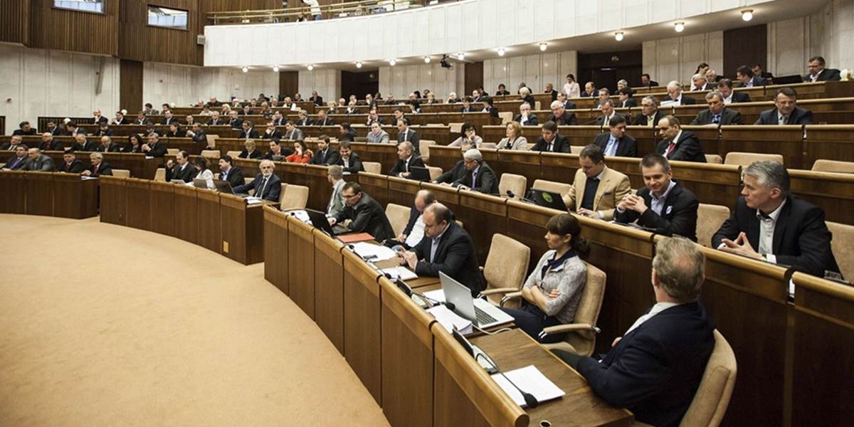 Parlament schválil nové pravidlá: Poistenie by malo byť jednoduchšie a bezpečnejše