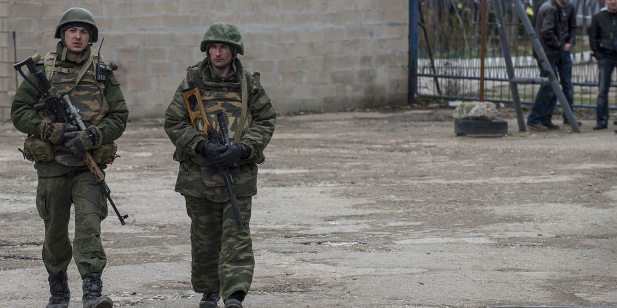 Armáda je v plnej pohotovosti, Rusi údajne budujú zákopy