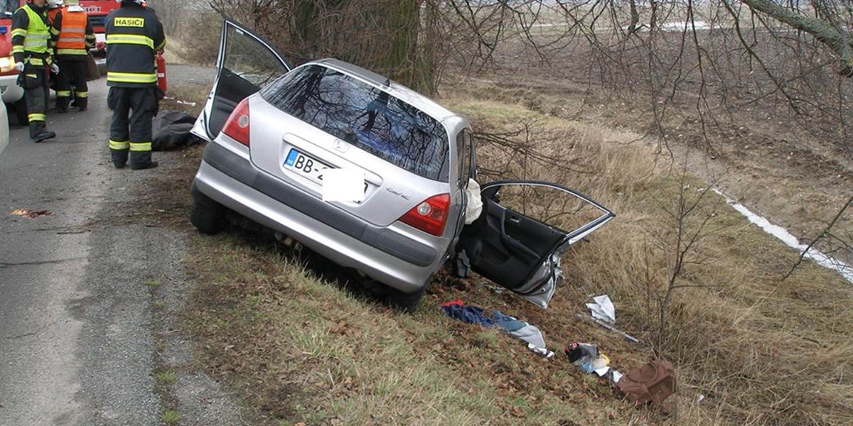 Hasiči pomáhali pri dopravnej nehode v Nedanovciach: Zranila sa jedna osoba