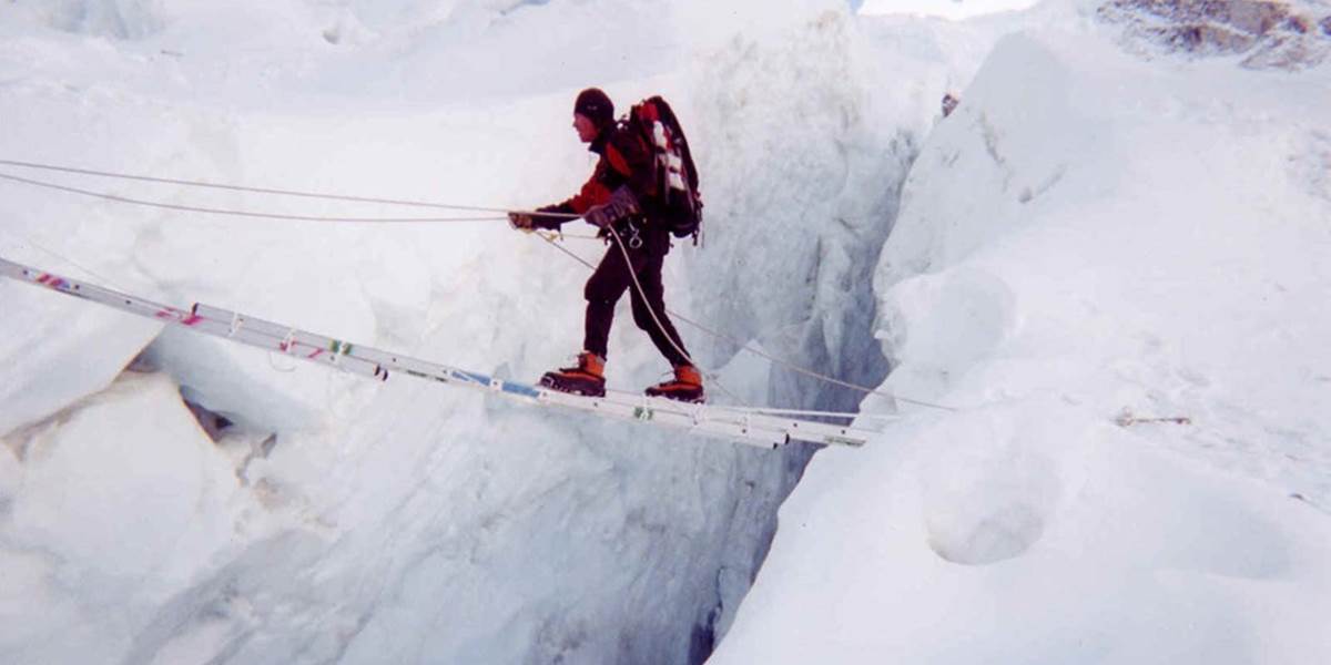 Horolezci budú musieť na Mount Evereste zbierať odpadky
