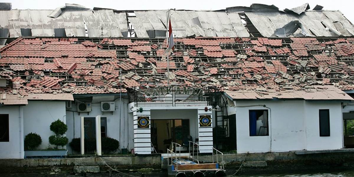 V Indonézii vybuchol muničný sklad: 1 mŕtvy a 87 zranených!