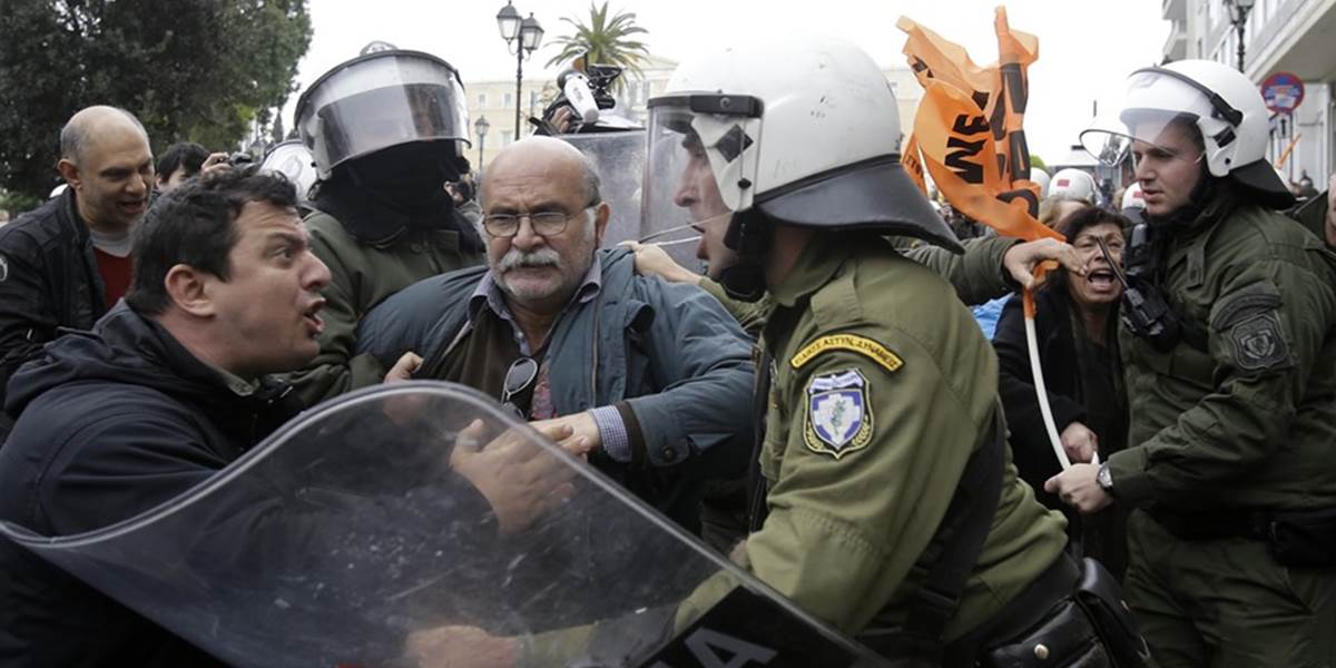 V Aténach sa opäť protestovalo, zasahovala polícia