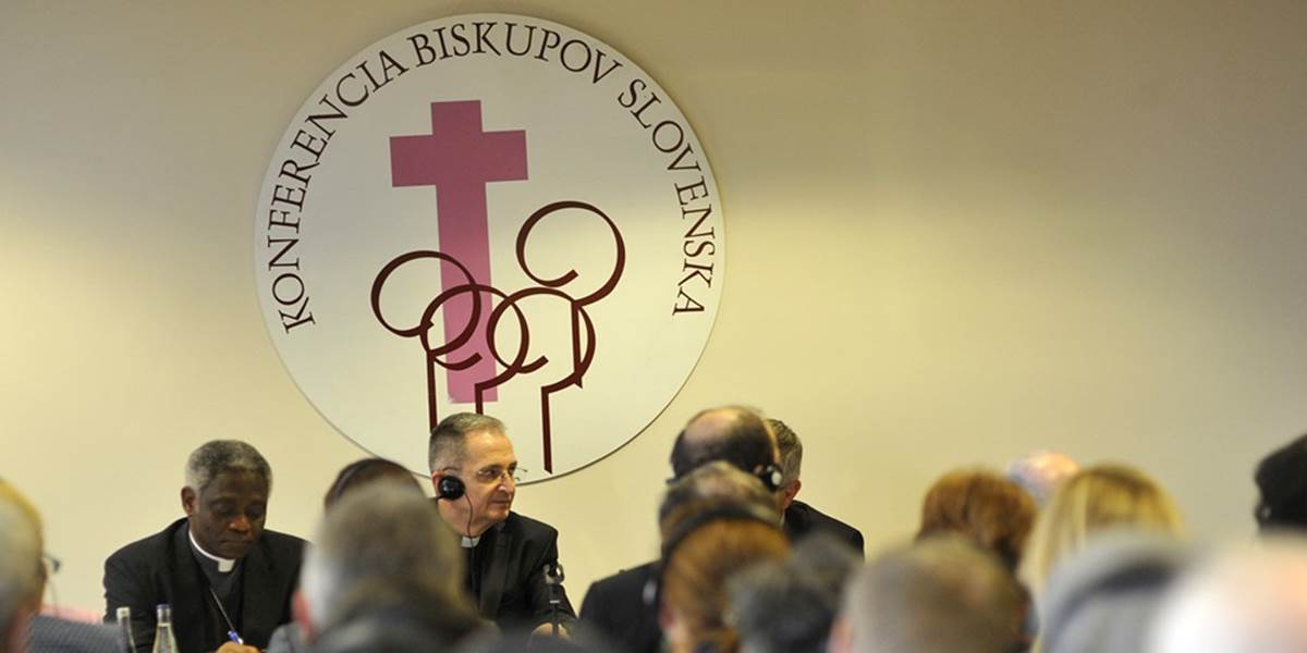 Konferencia biskupov Slovenska podporuje petíciu za referendum o manželstve