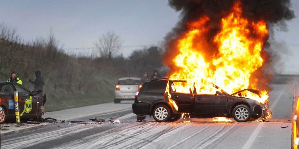 Tragická nehoda v Belgicku: Po zrážke dvoch áut uhorelo na diaľnici sedem ľudí!