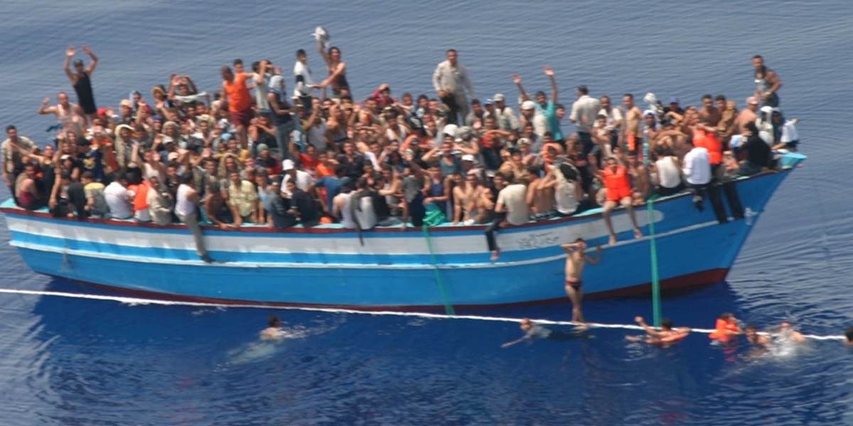 Pri prevrátení lode s africkými migrantmi zahynulo 42 ľudí