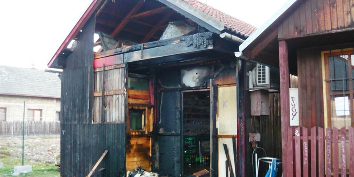 Požiar dreveného obchodu likvidovali hasiči tri hodiny!