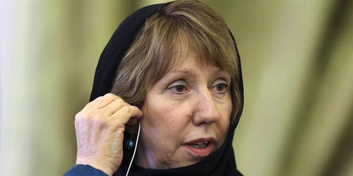 Catherine Ashtonovú kritizujú za stretnutie s aktivistkami v Iráne