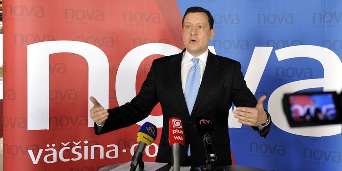 Predseda strany NOVA Daniel Lipšic odovzdá svoj hlas Andrejovi Kiskovi