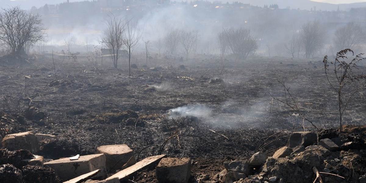 Hasiči zaznamenali nárast požiarov v prírode, varujú pred jarným vypaľovaním