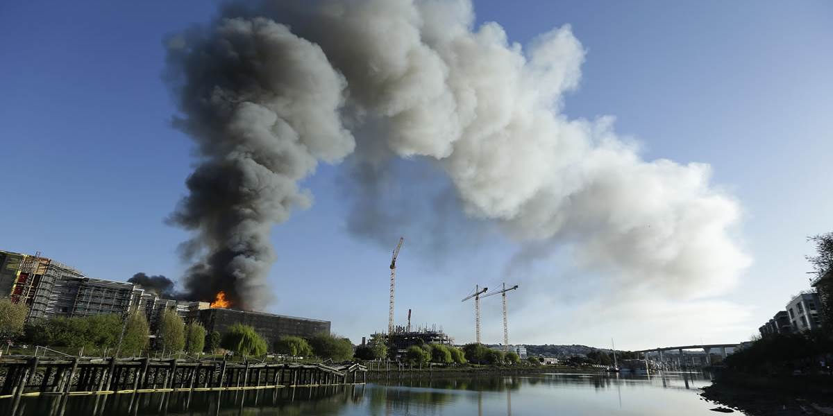 Rozostavaný komplex v San Franciscu zachvátil obrovský požiar