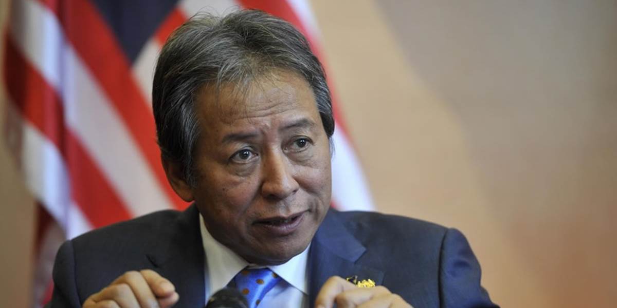 Šéf diplomacie Malajzie: Experti preverujú všetky možnosti zmiznutého letu