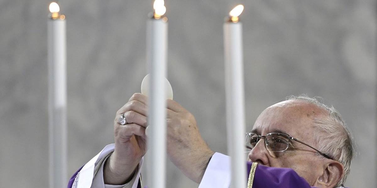 Pápež František: Prosím, modlite sa za mňa