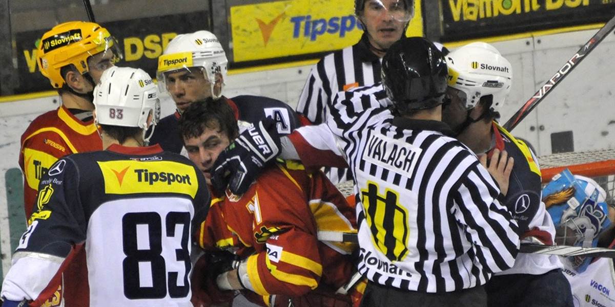 IIHF nominovala rozhodcov na MS, medzi čiarovými Slovák Valach
