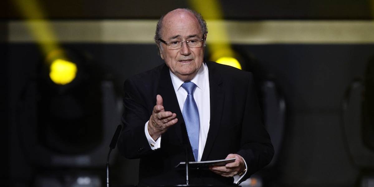 Blatter nechce na štadiónoch svetlice a delobuchy
