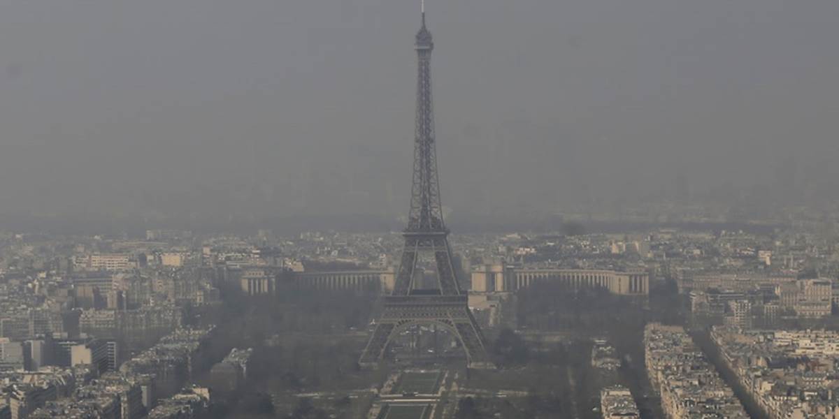 Paríž sužuje smog: MHD je až do nedele bezplatná