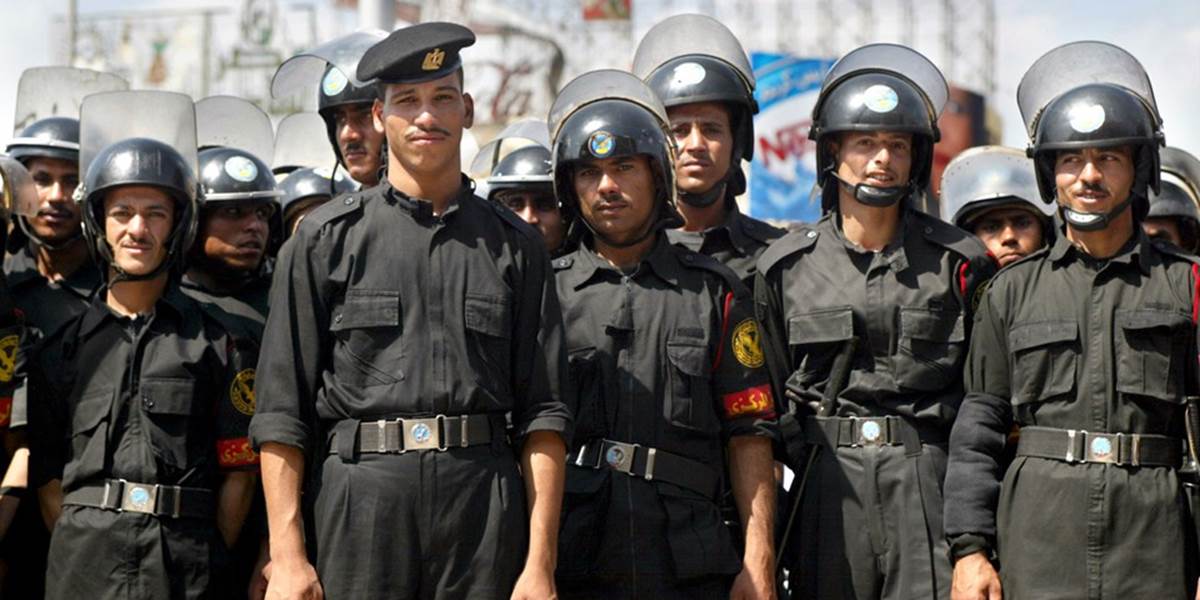 Šiestich policajtov zastrelili neznámi útočníci neďaleko Káhiry