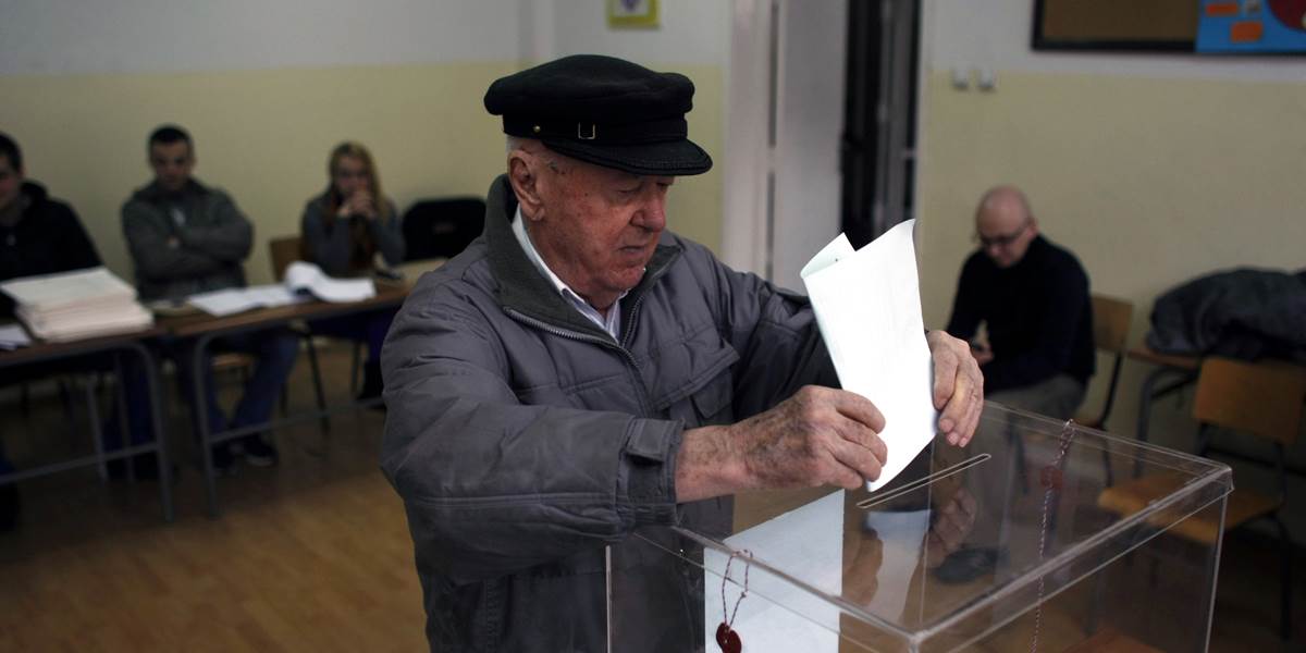 V Srbsku sa začali predčasné parlamentné voľby