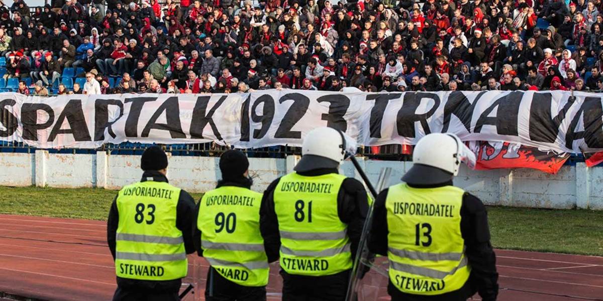 Polícia riešila 14 prípadov fanúšikov z futbalového derby